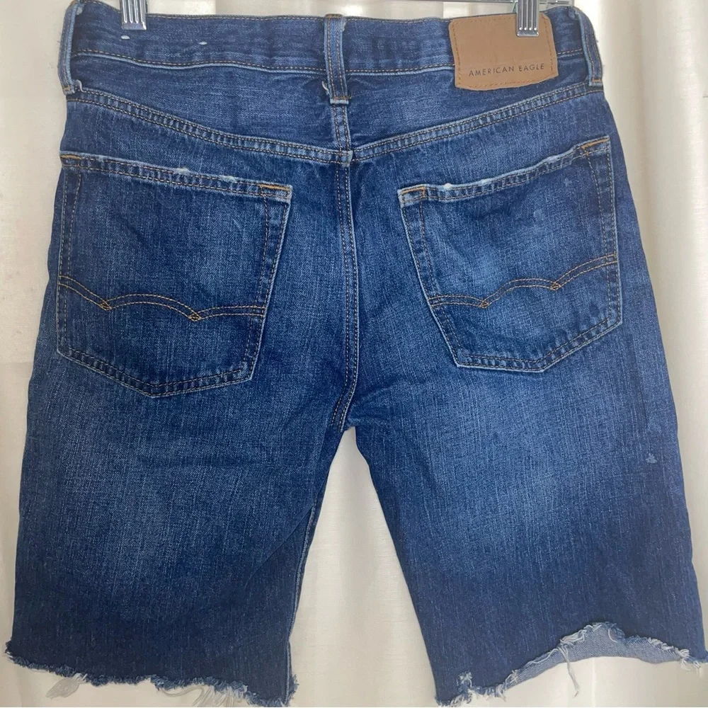 American Eagle relaxed straight men’s cut off jean shorts